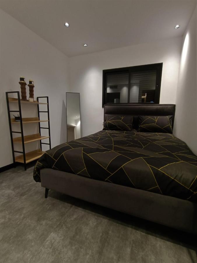 Luxury Aparment 5 Room 2 Minutes From The Beach Bat Yam Bagian luar foto